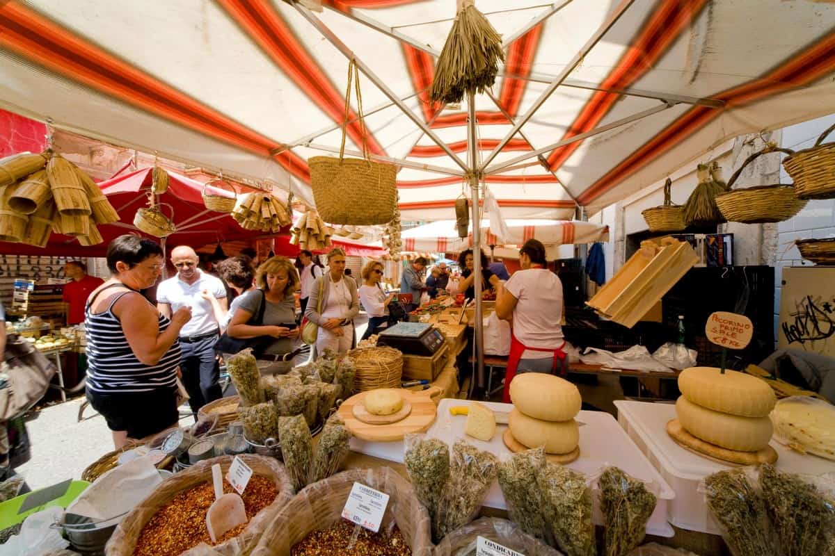 Food Tour in Ortigia: tasting Sicilian specialties