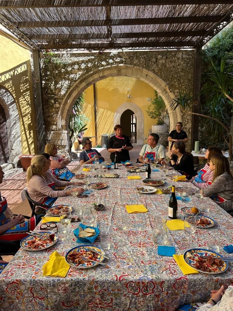 The Smile & Food team during a Sicilian culinary experience